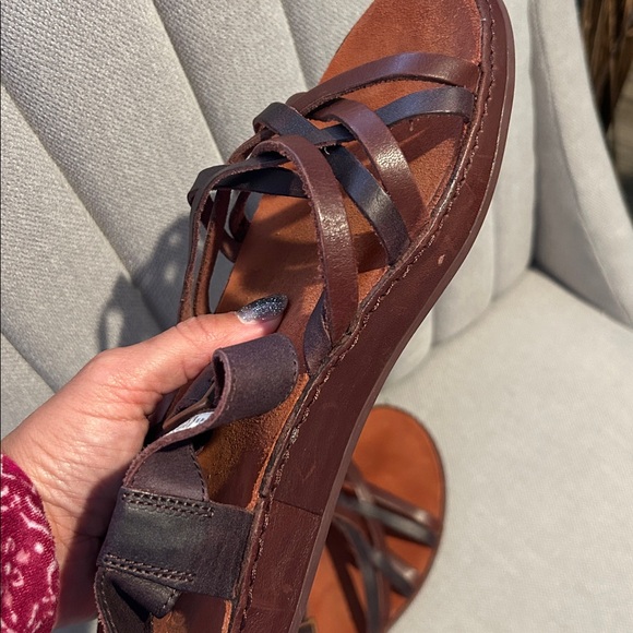 Brown Strappy Sandals CHACO size 40 used Like NEW, they have stitching. - Picture 15 of 16